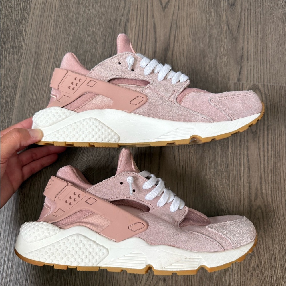 Nike Women's Huarache Run Shoes - Picture 3 of 6